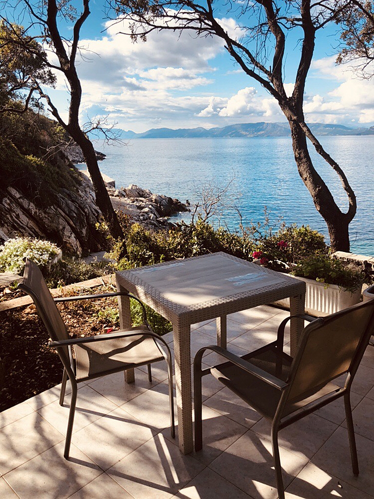 One bedroom apartment near beach Kozarica, Mljet  A-d