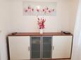 Barbat, Dining room in the apartment, air condition available and WiFi.