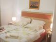 Ložnice 1 Banjol, Ložnice 1 v ubytování typu apartment, domácí mazlíčci povoleni a WiFi.