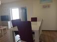 Jídelna Banjol, Jídelna v ubytování typu apartment, domácí mazlíčci povoleni a WiFi.