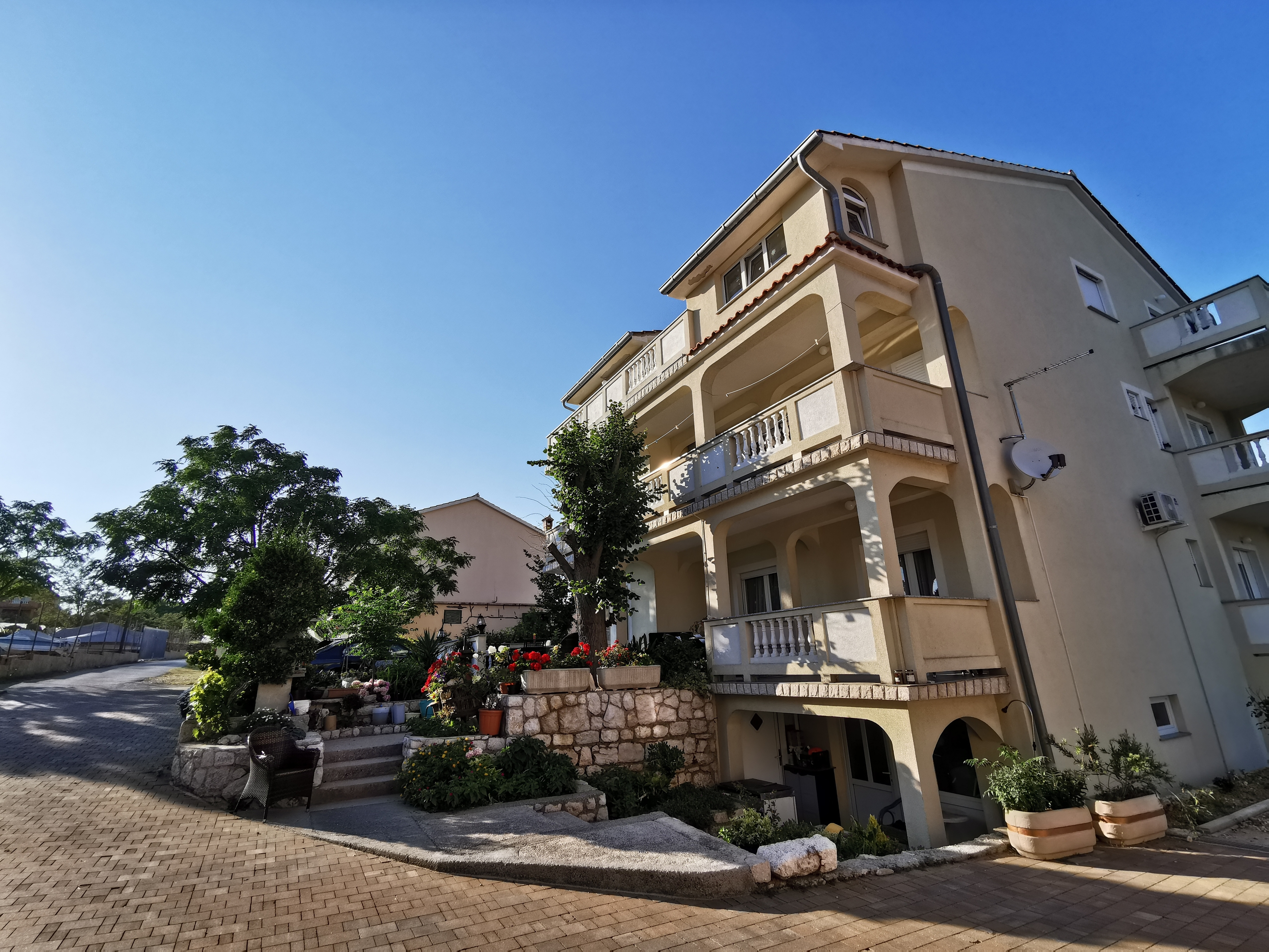 Two bedroom apartment with terrace Mundanije, Rab (A-4953-a)