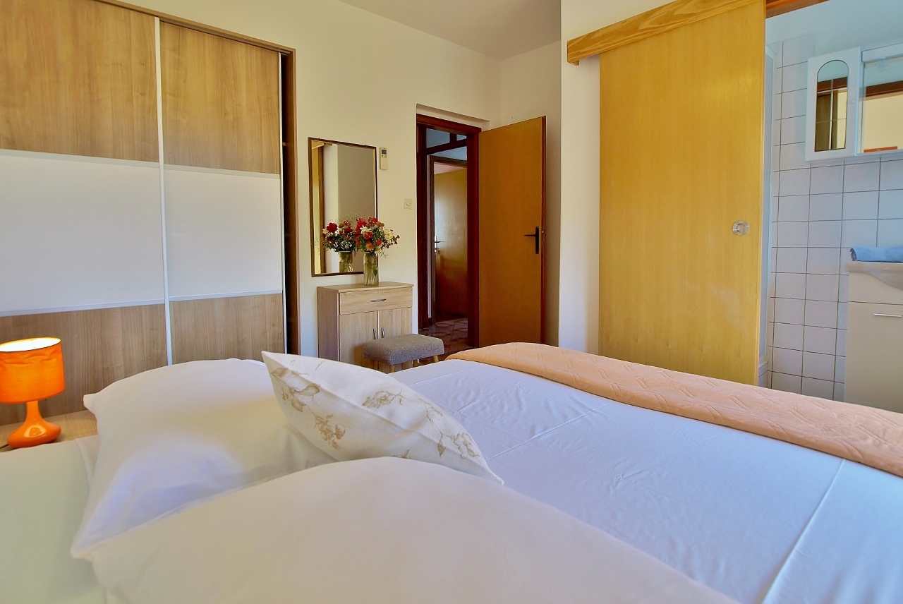 Two bedroom apartment with balcony Supetarska Draga - Donja, Rab  A-a