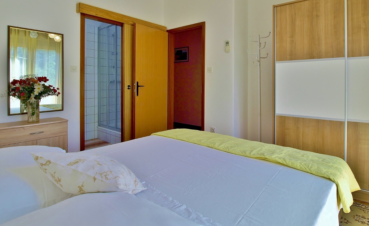 Two bedroom apartment with balcony Supetarska Draga - Donja, Rab  A-a