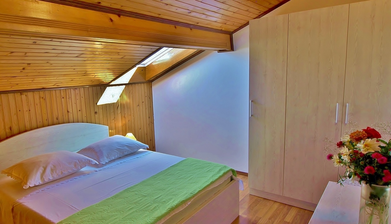 Two bedroom apartment with balcony and sea view Supetarska Draga - Donja, Rab  A-b