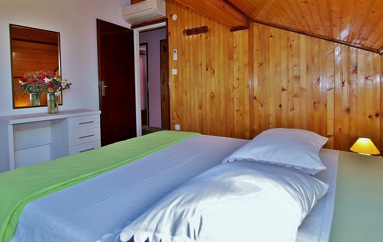 Two bedroom apartment with balcony and sea view Supetarska Draga - Donja, Rab  A-b