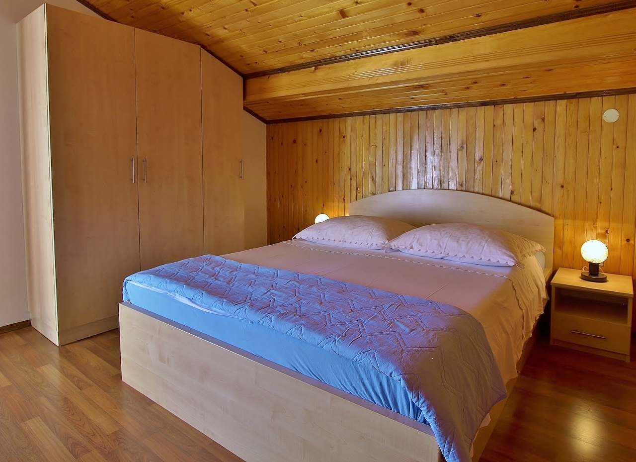 Two bedroom apartment with balcony and sea view Supetarska Draga - Donja, Rab  A-b