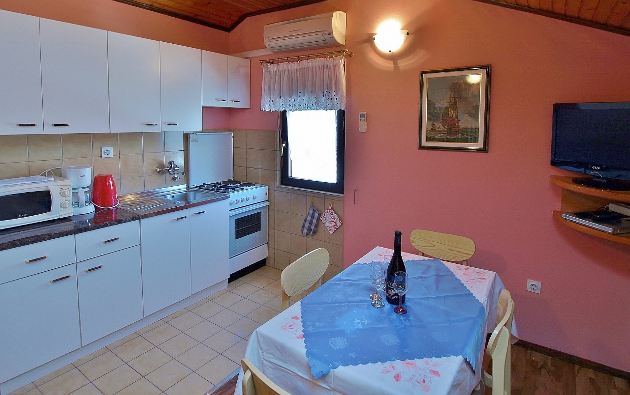 Two bedroom apartment with balcony and sea view Supetarska Draga - Donja, Rab  A-b