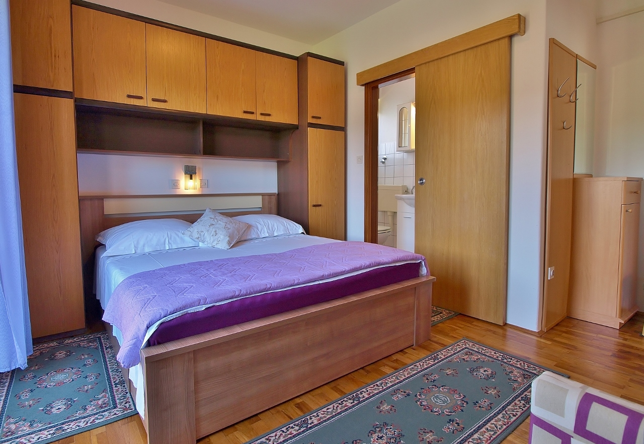 One bedroom apartment with balcony and sea view Supetarska Draga - Donja, Rab  A-c