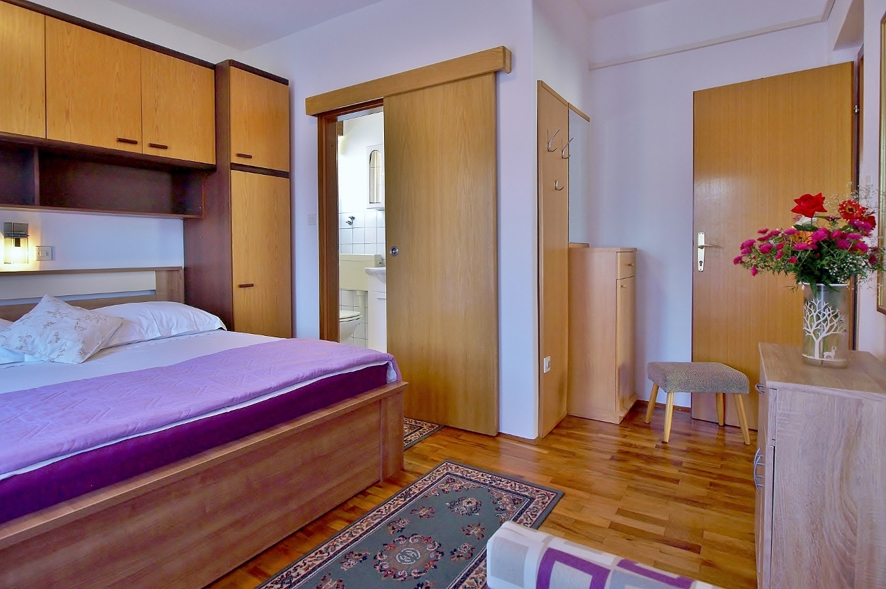 One bedroom apartment with balcony and sea view Supetarska Draga - Donja, Rab  A-c