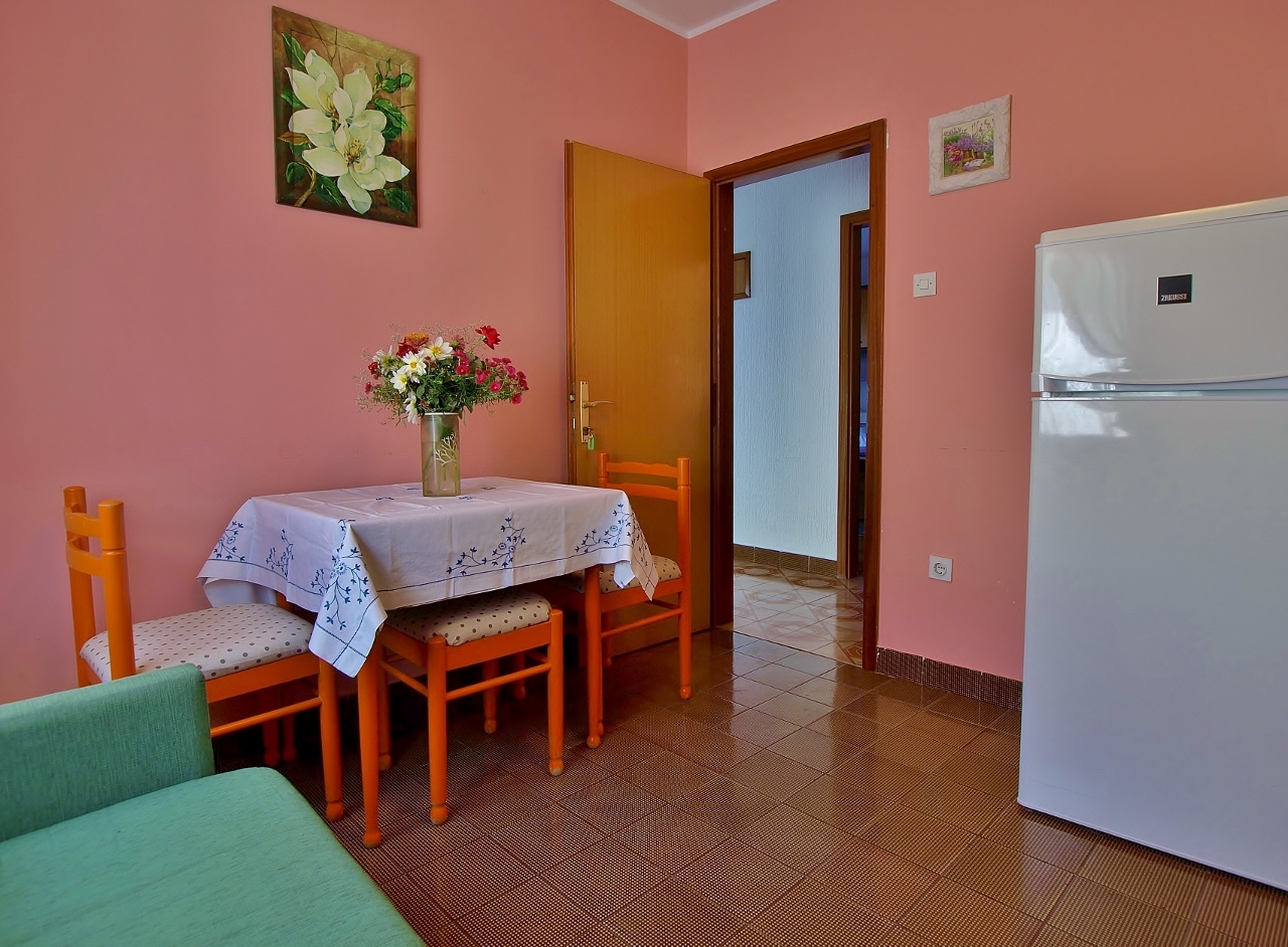 One bedroom apartment with balcony and sea view Supetarska Draga - Donja, Rab  A-c