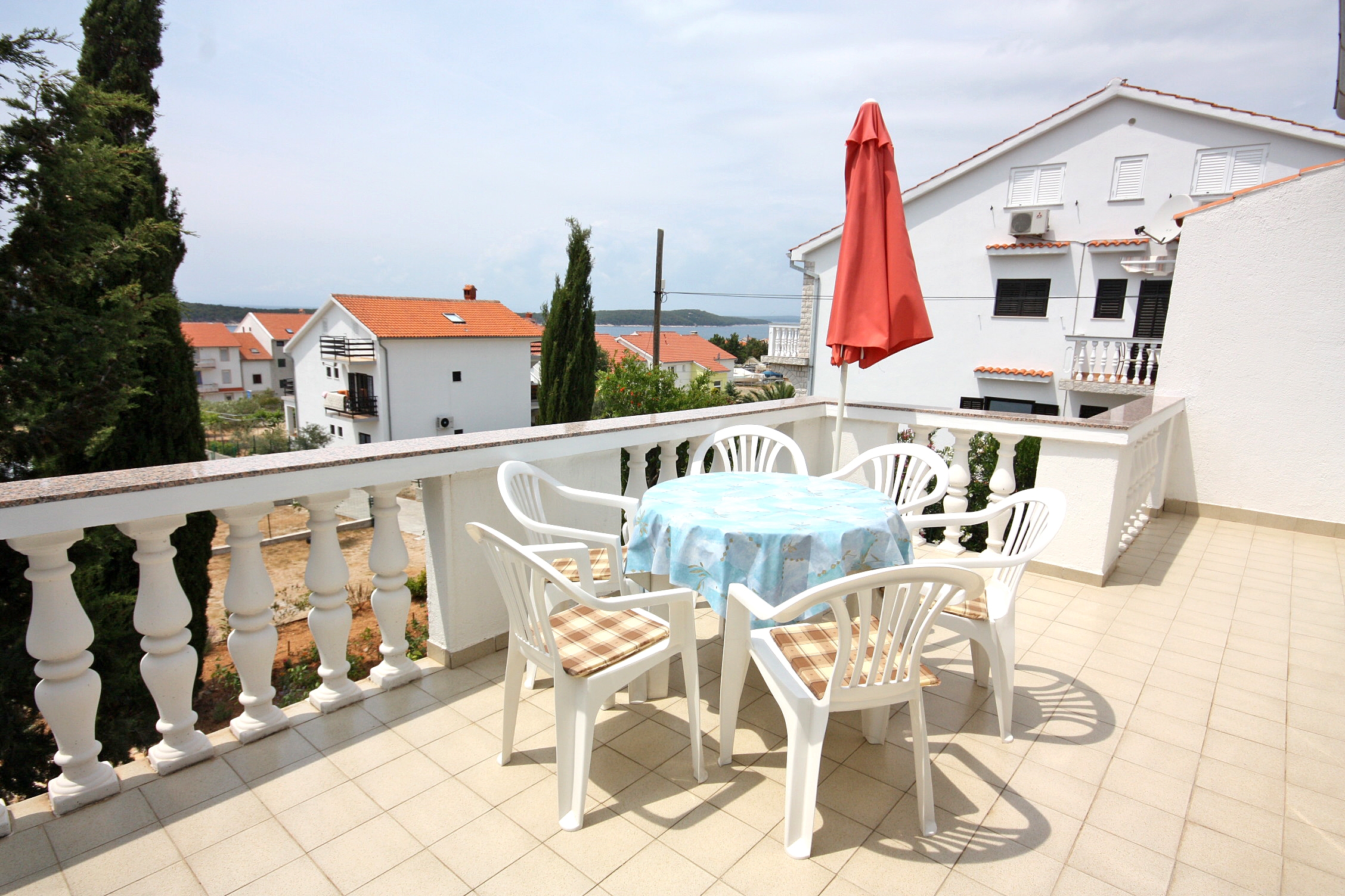 Two bedroom apartment with terrace and sea view Barbat, Rab  A-a