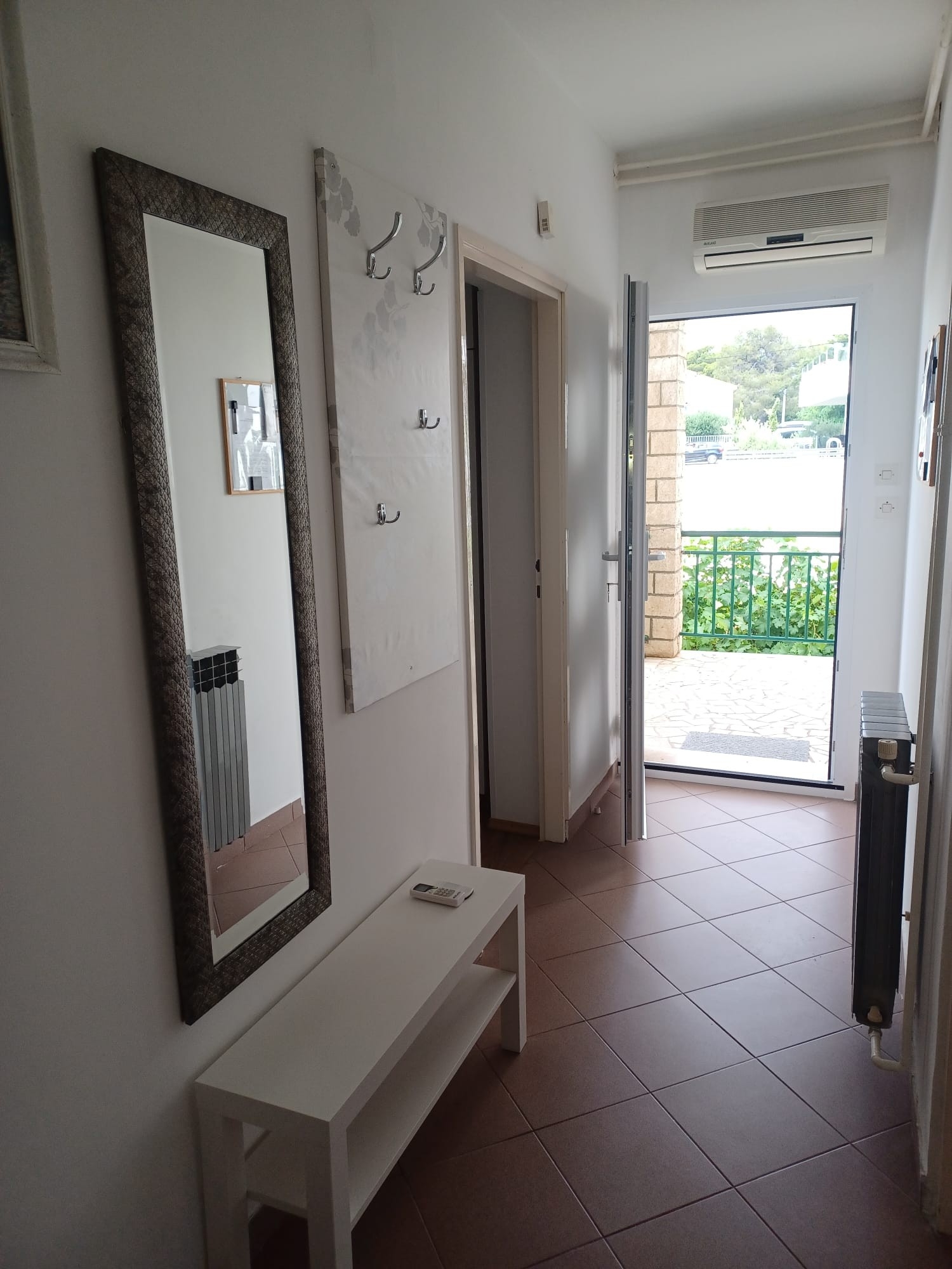 Two bedroom apartment with terrace Banjol, Rab  A-a