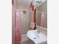 Salle de bain 2 Supetarska Draga - Donja, Salle de bain 2 dans l’hébergement en type apartment, animaux acceptés et WiFi.