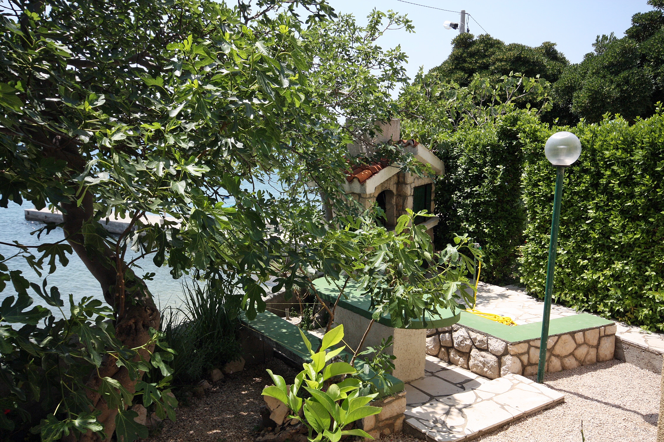 One bedroom apartment near beach Barbat, Rab  A-a