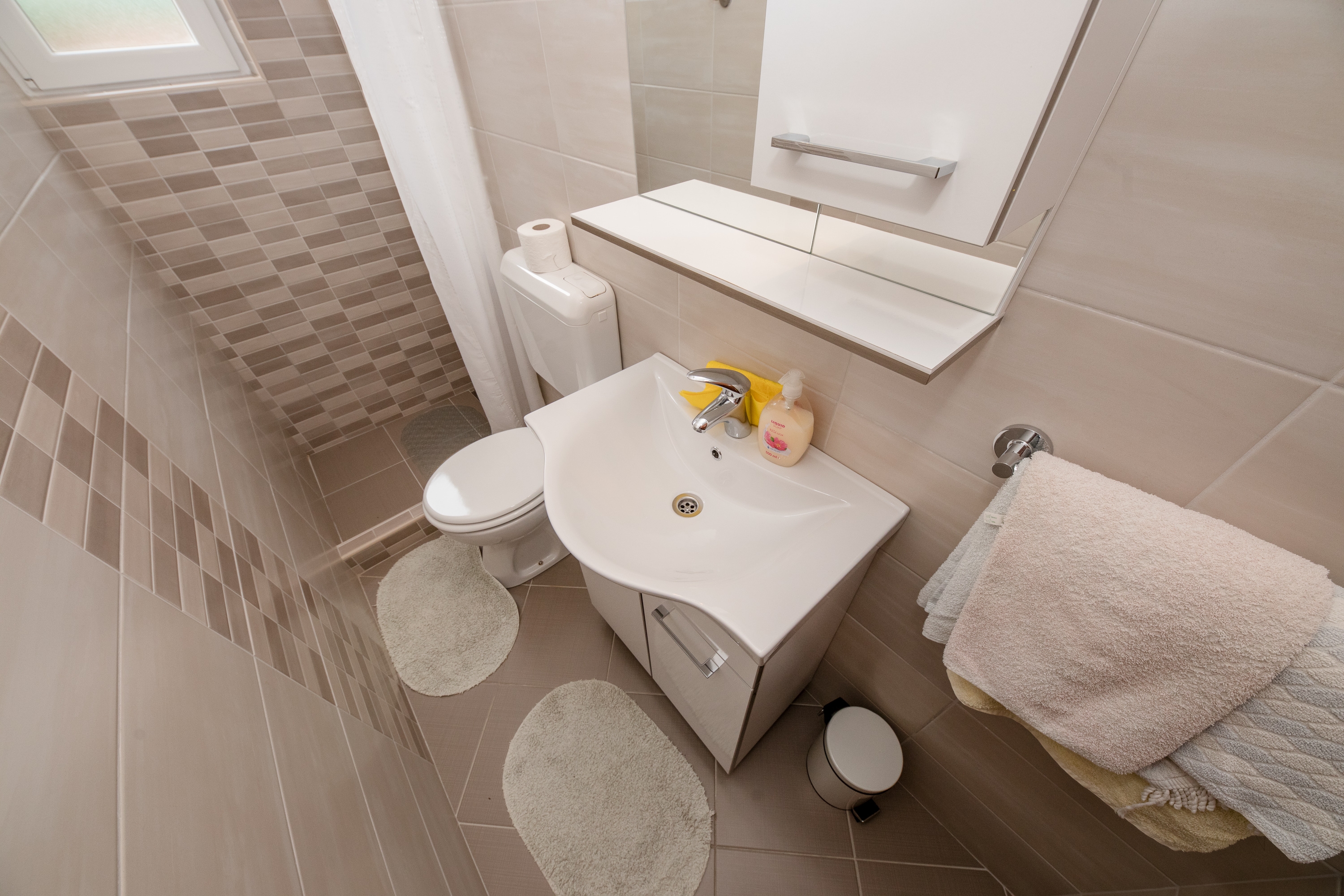 Two bedroom apartment with terrace Palit, Rab  A-b
