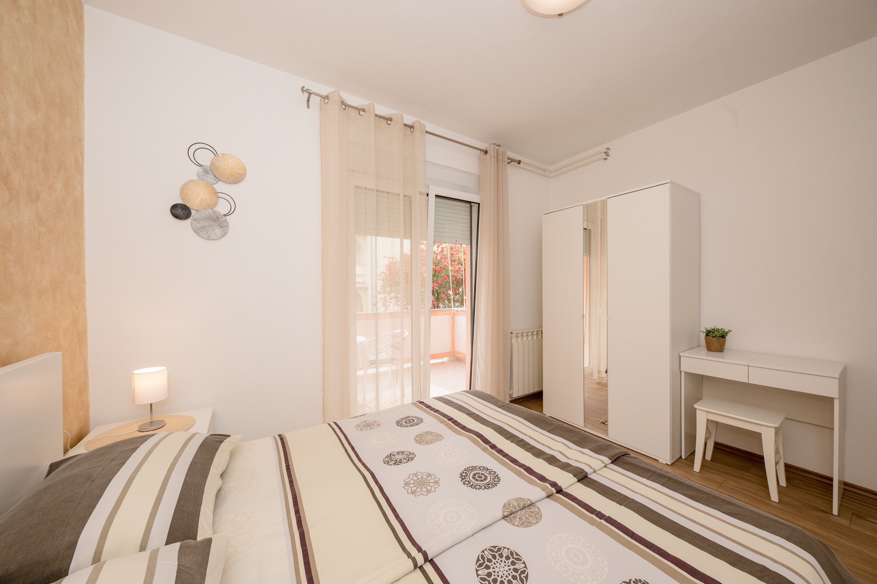 Two bedroom apartment with terrace Palit, Rab  A-b