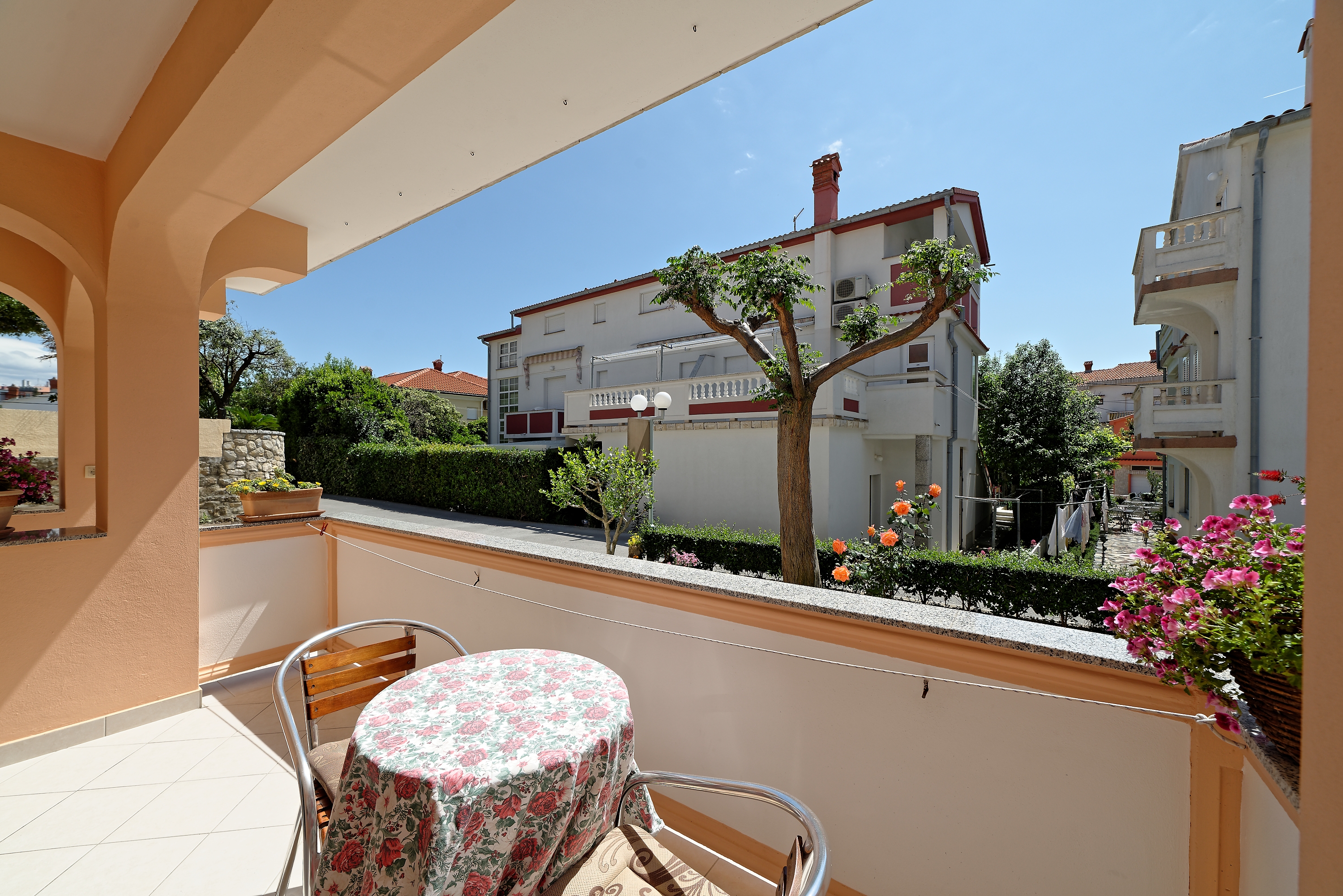 Two bedroom apartment with terrace Palit, Rab  A-b