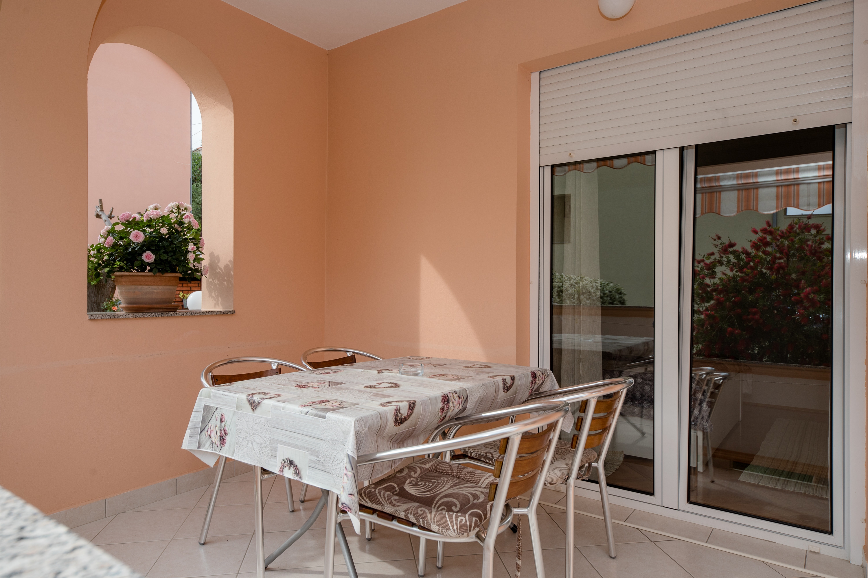 Two bedroom apartment with terrace Palit, Rab  A-b