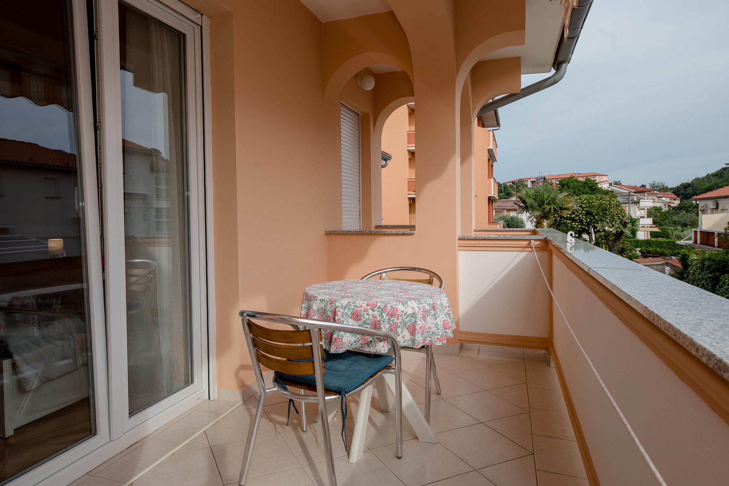 One bedroom apartment with terrace Palit, Rab  A-d