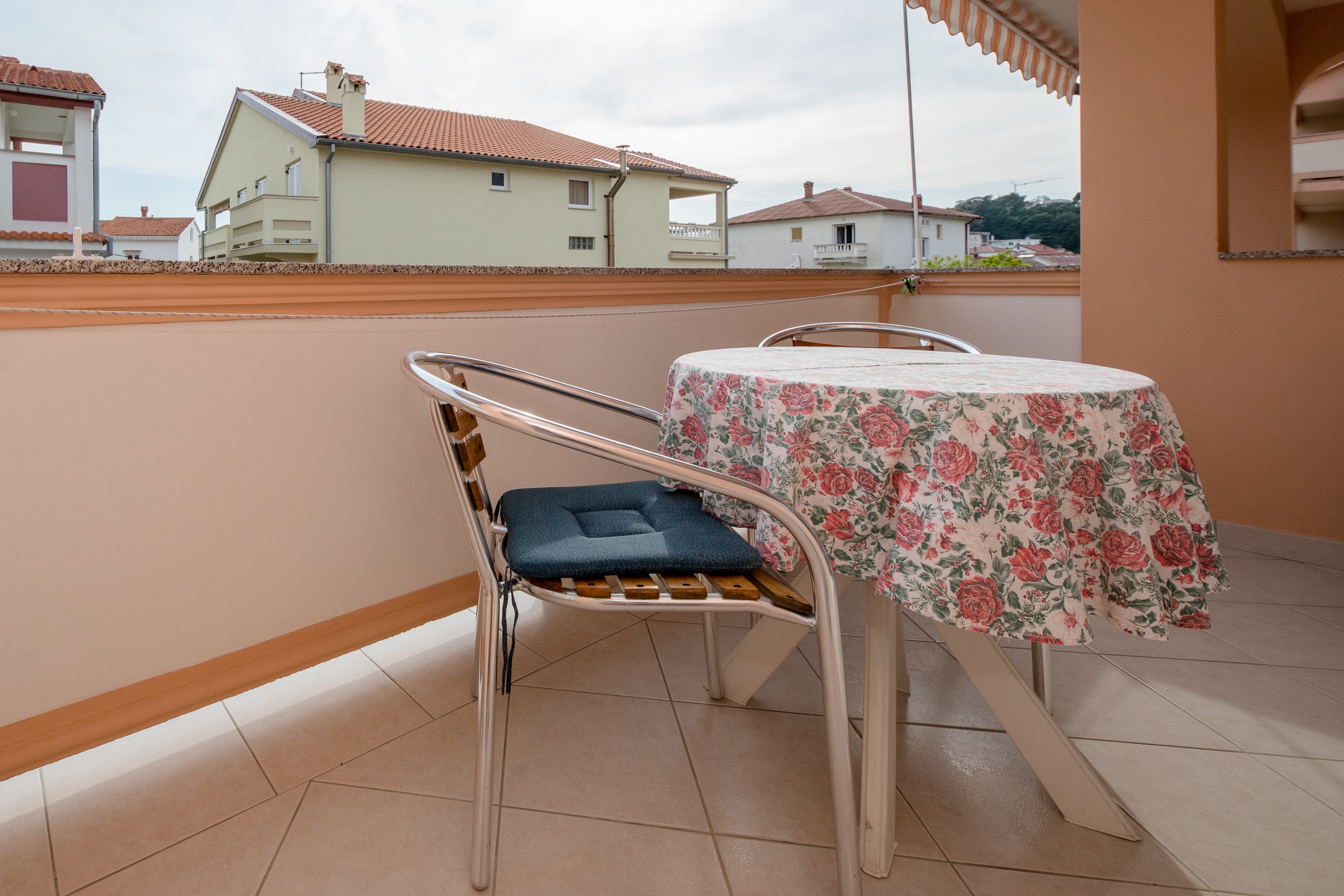 One bedroom apartment with terrace Palit, Rab  A-d