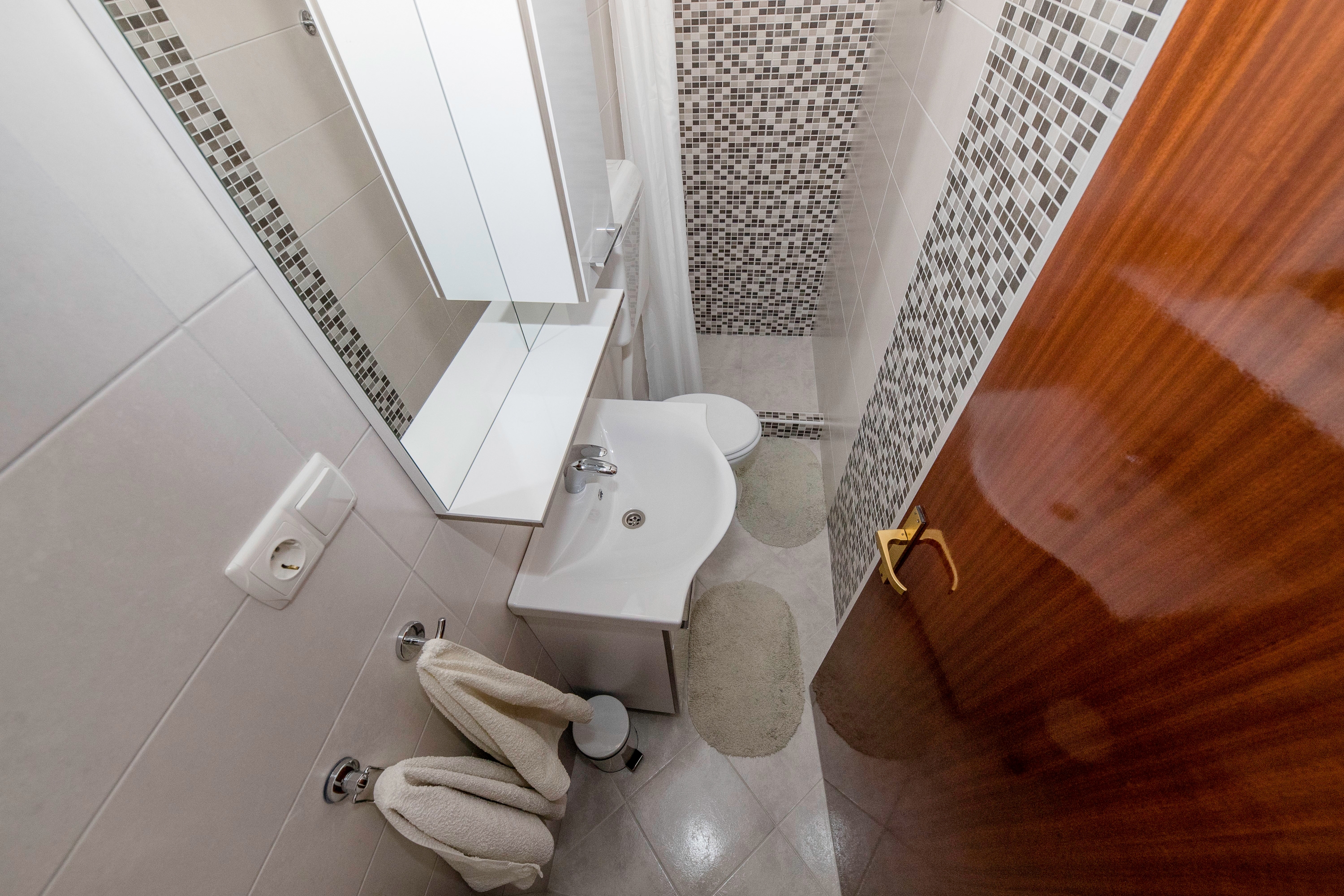 One bedroom apartment with terrace Palit, Rab  A-d