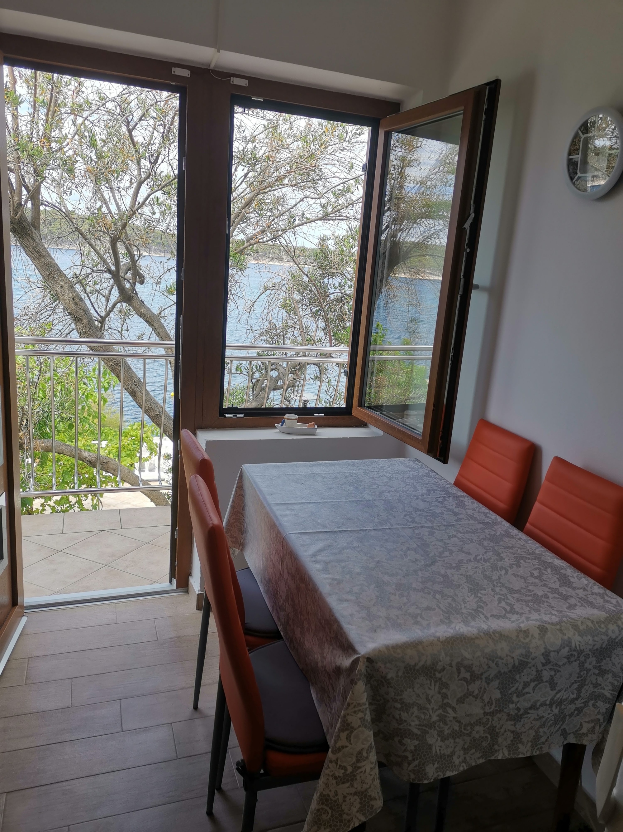 Top Rab Barbat Top Rab Barbat