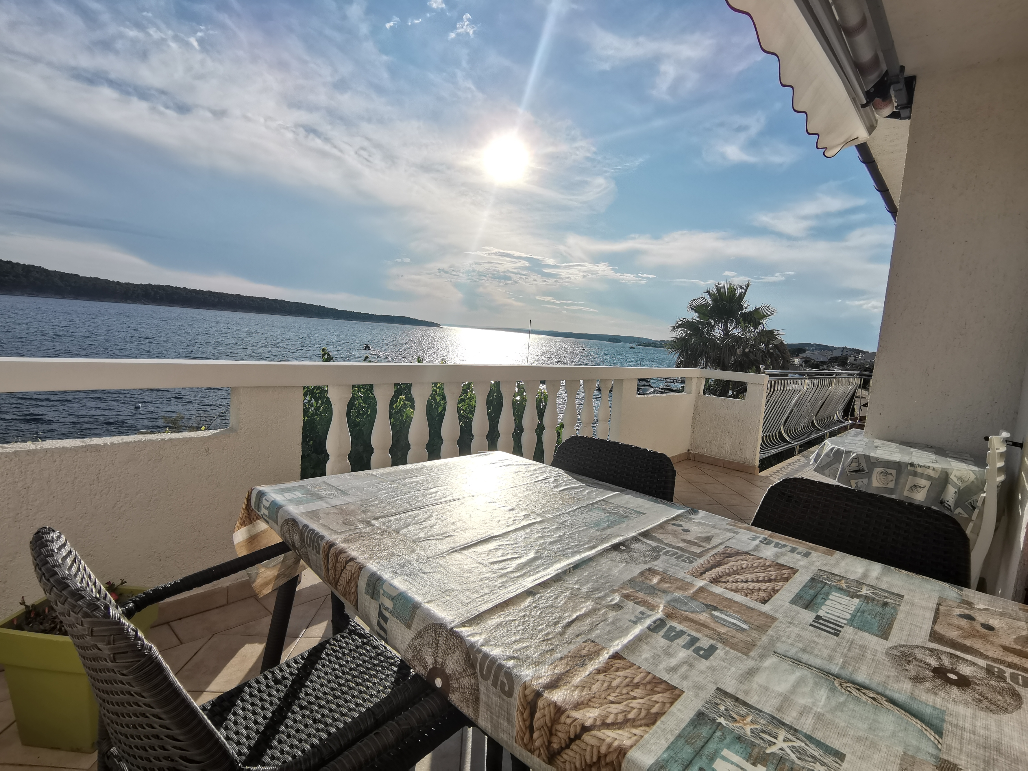 Two bedroom apartment near beach Barbat, Rab  A-a