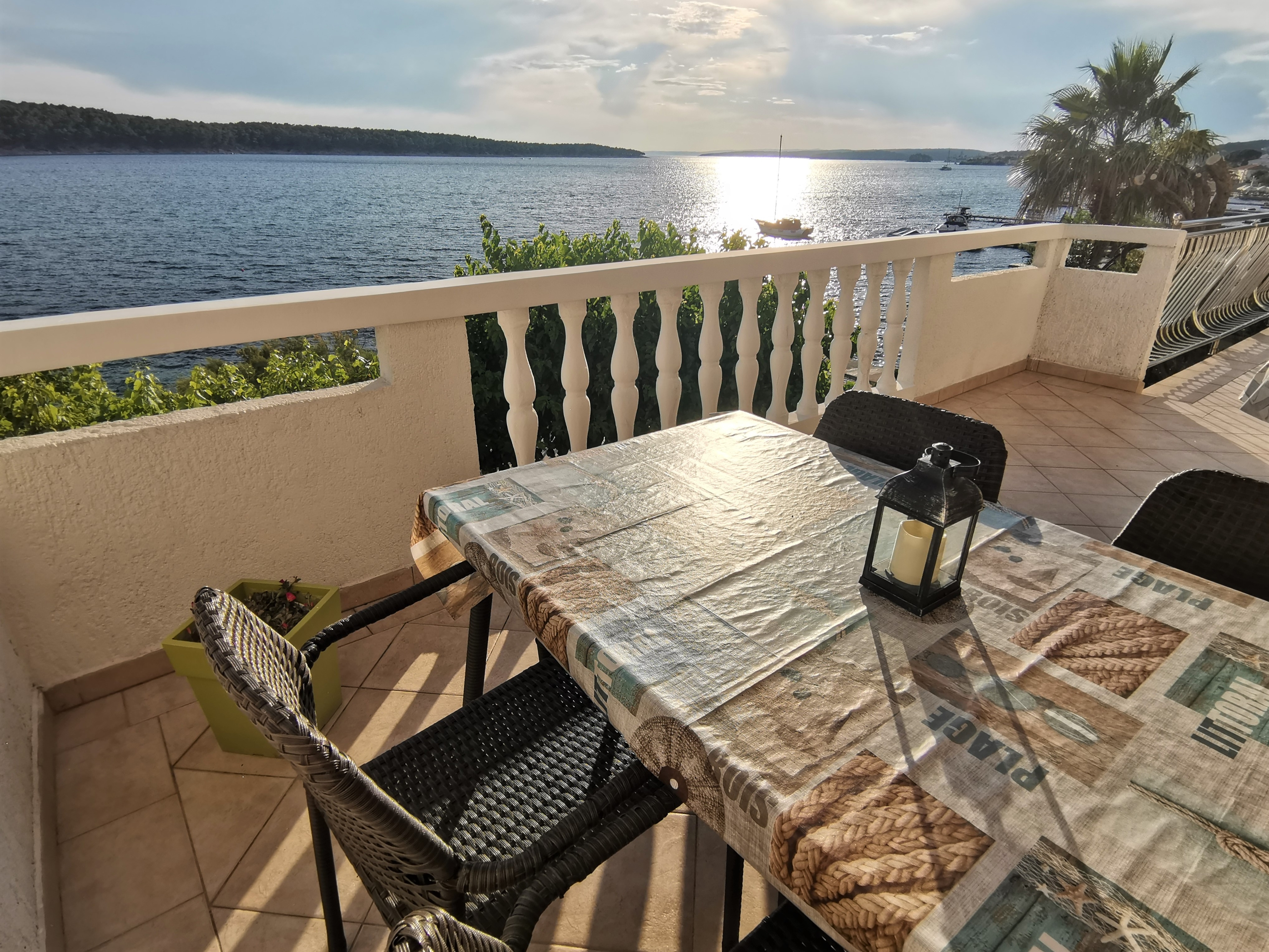 Two bedroom apartment near beach Barbat, Rab  A-a
