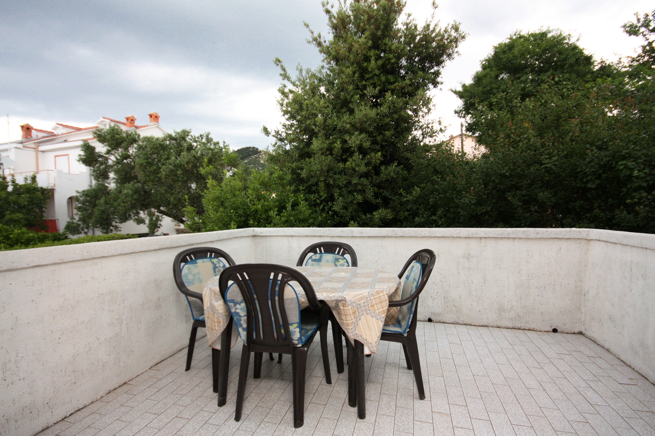Two bedroom apartment near beach Barbat, Rab  A-b