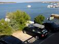 Barbat, Rab, Parking 4975 - Appartement à proximité de la mer avec une plage de sables.