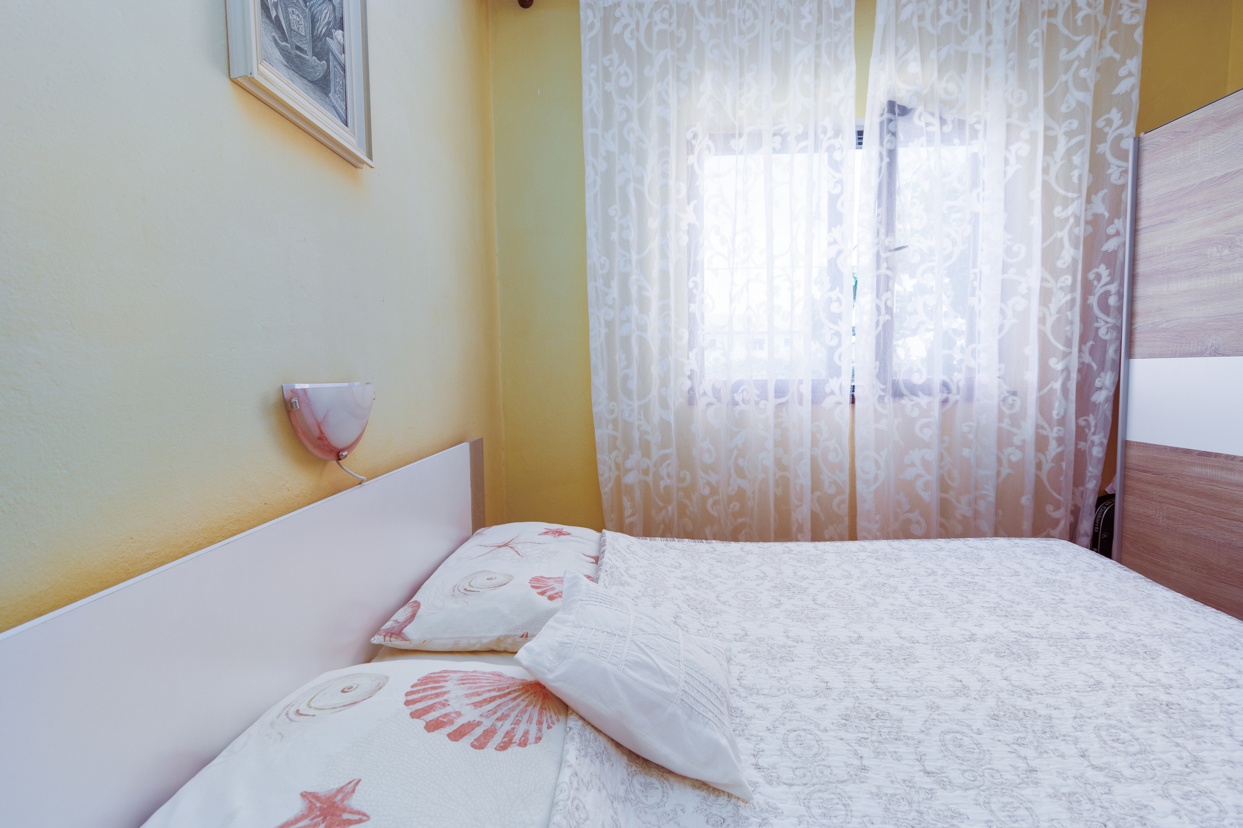 Two bedroom apartment with terrace Barbat, Rab  A-a