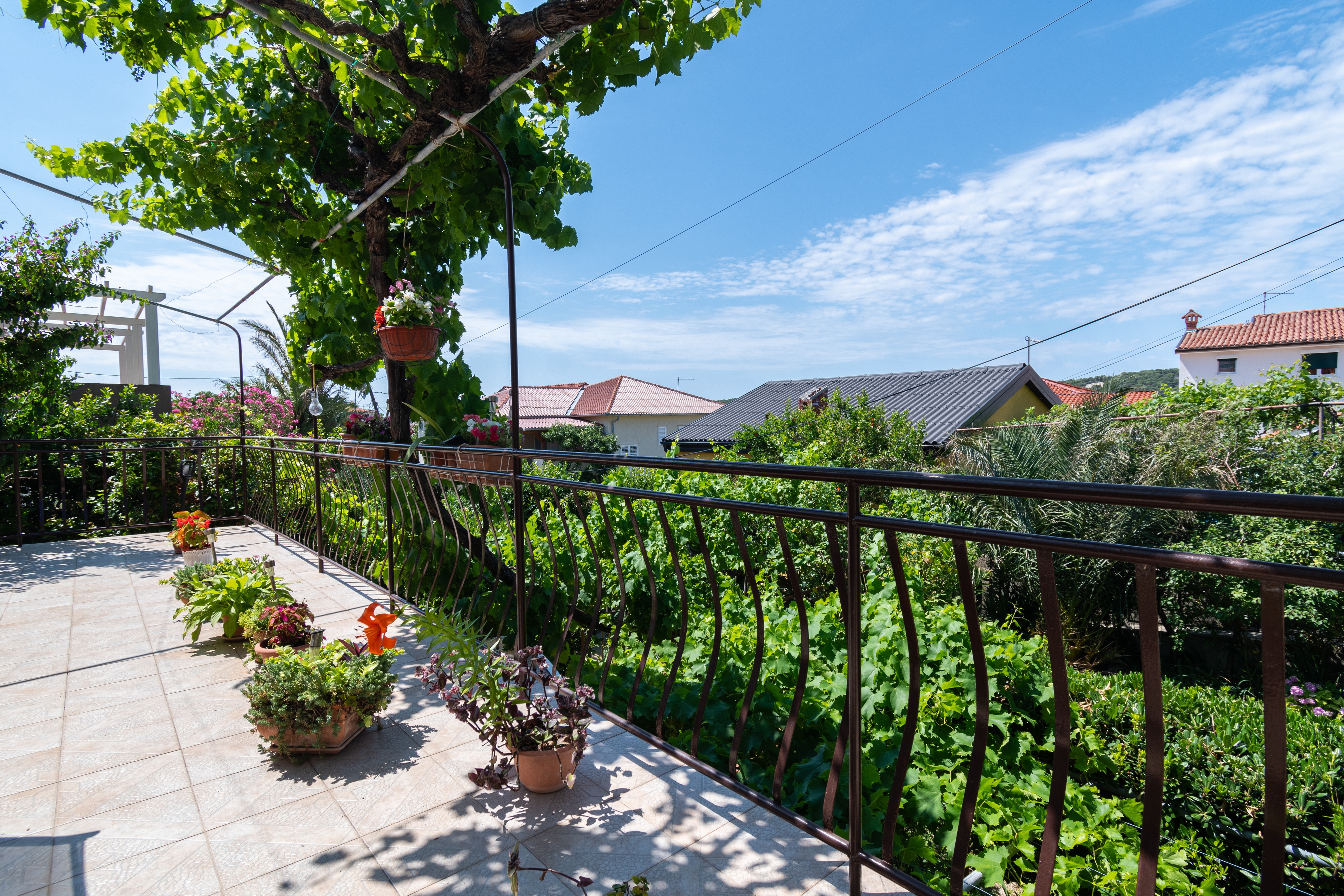 Two bedroom apartment with terrace Barbat, Rab  A-a