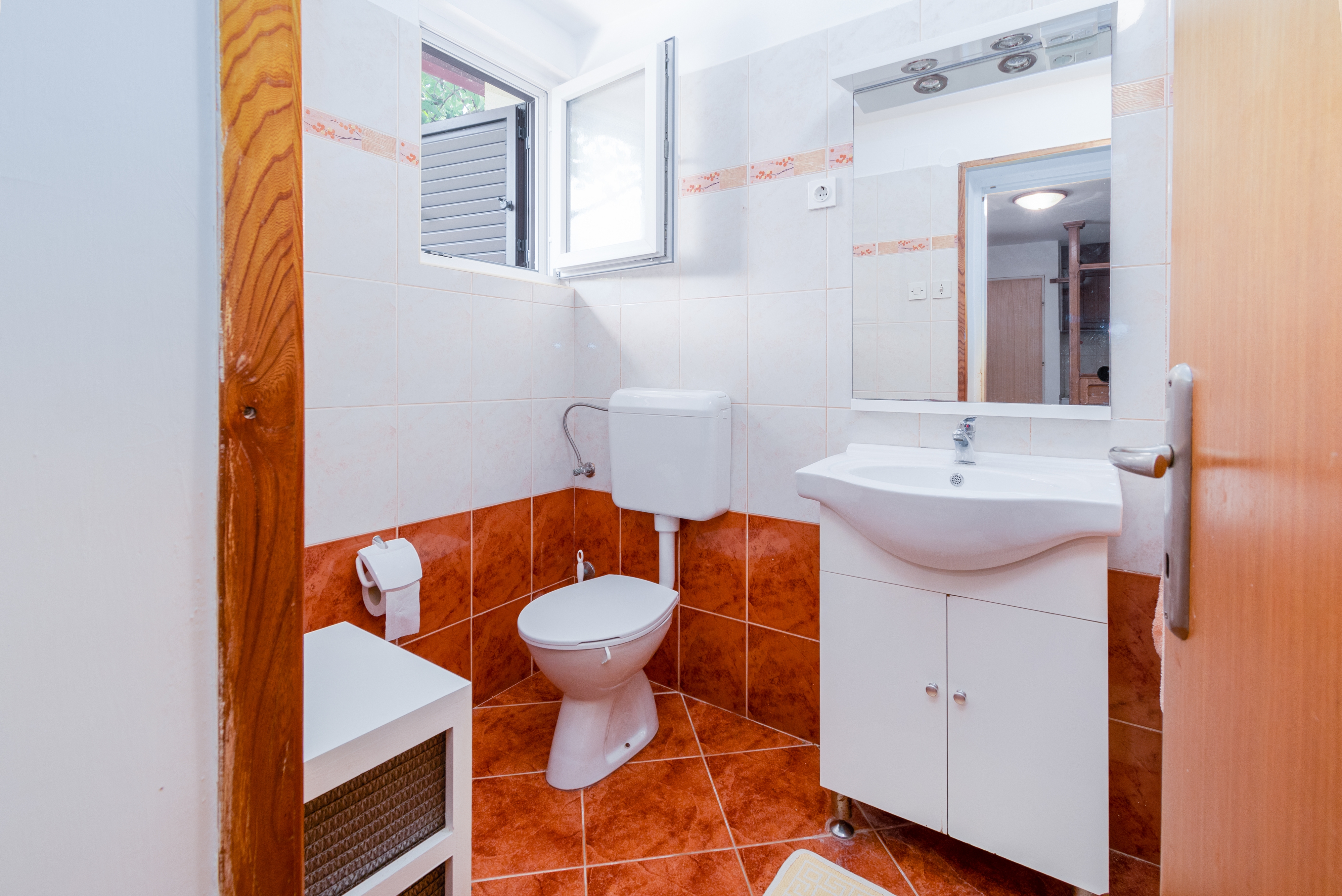 One bedroom apartment with terrace Barbat, Rab  A-b
