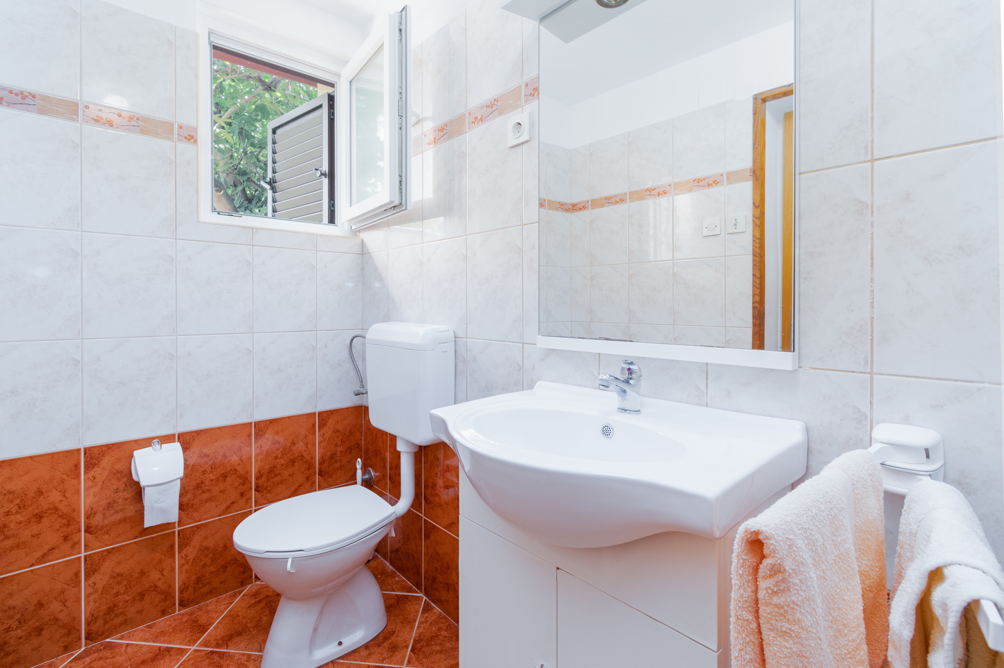 One bedroom apartment with terrace Barbat, Rab  A-b