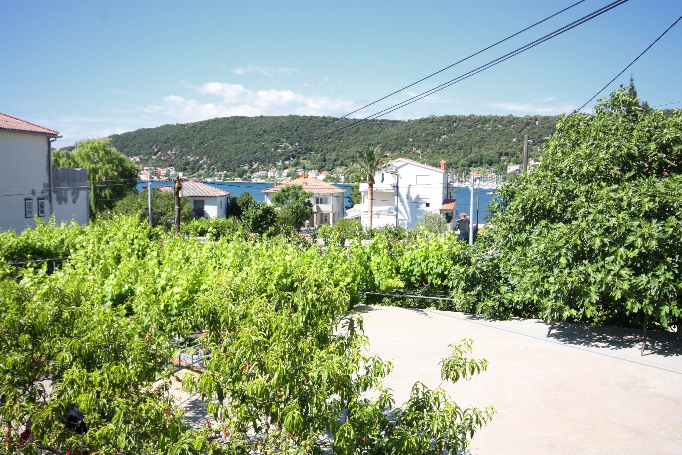 One bedroom apartment with terrace and sea view Supetarska Draga - Donja, Rab  A-b