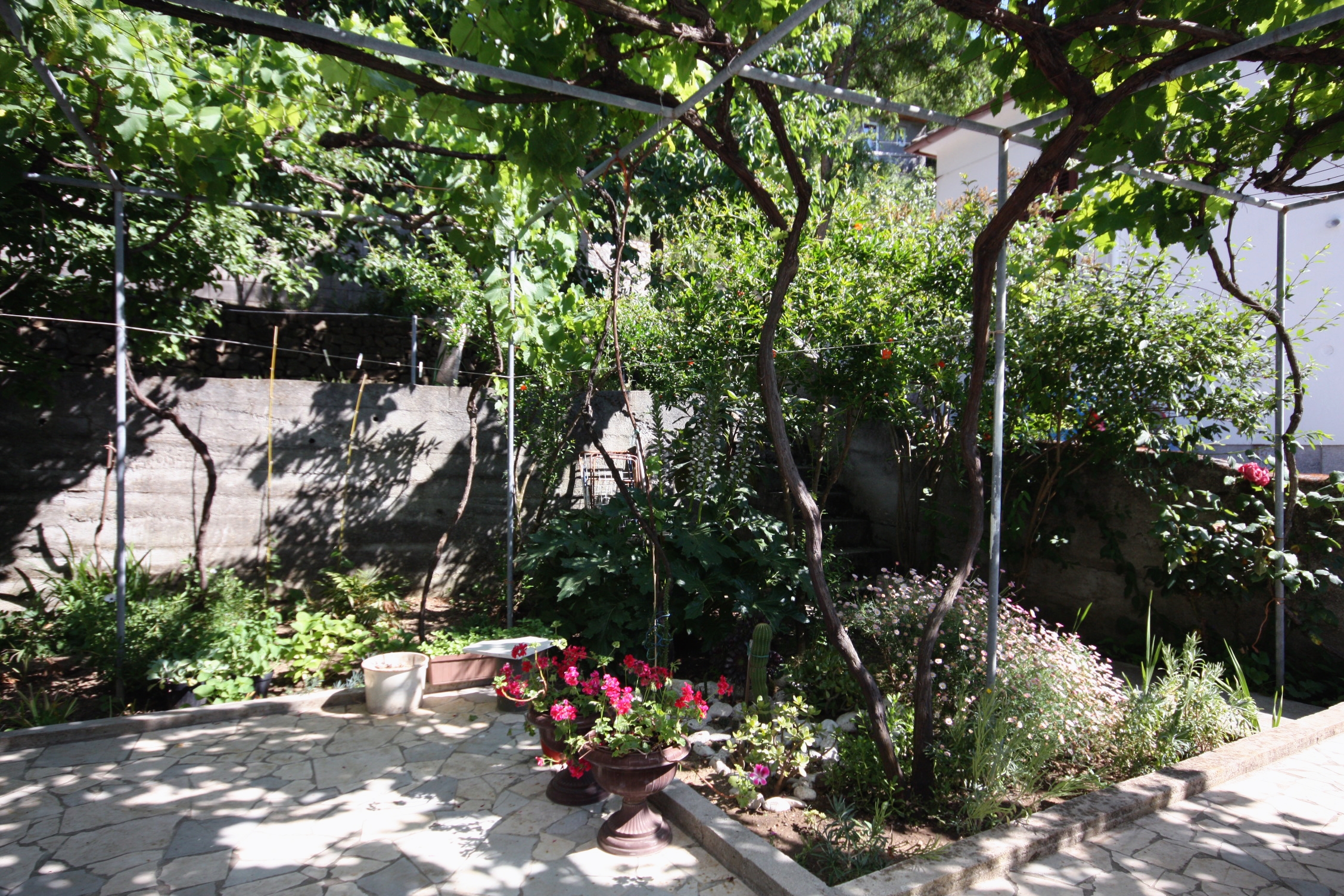 One bedroom apartment with terrace and sea view Supetarska Draga - Donja, Rab  A-b
