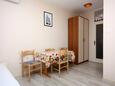 Dining room Palit, Dining room in the studio-apartment, dostupna klima i dopusteni kucni ljubimci.
