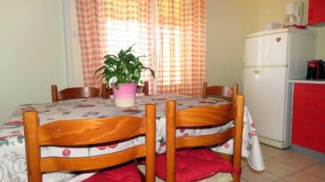 Barbat, Dining room in the apartment, air condition available, (pet friendly) and WiFi.