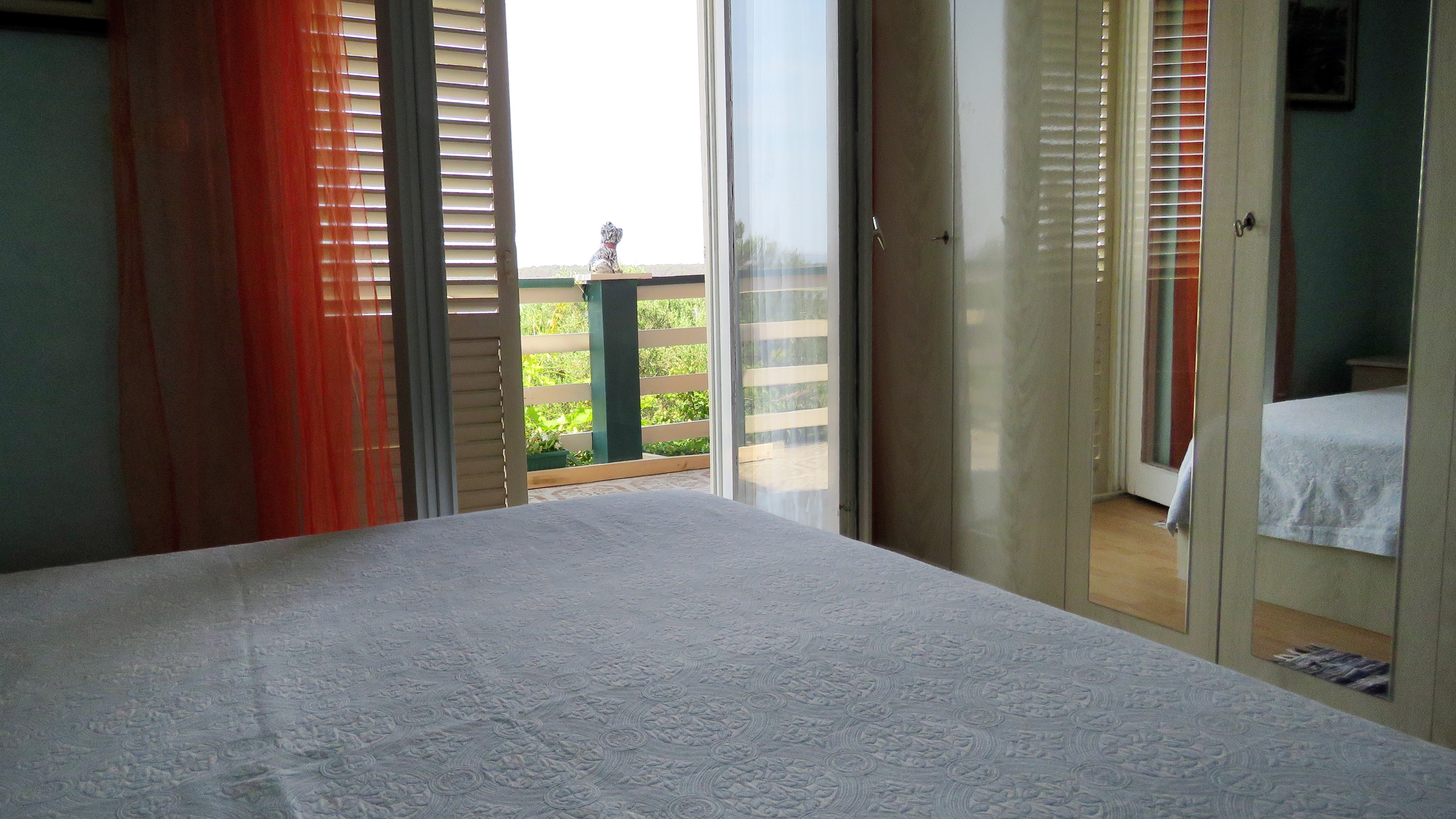 One bedroom apartment with terrace and sea view Barbat, Rab  A-b