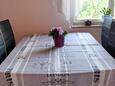 Barbat, Dining room in the apartment, (pet friendly) and WiFi.