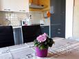 Barbat, Dining room in the apartment, (pet friendly) and WiFi.