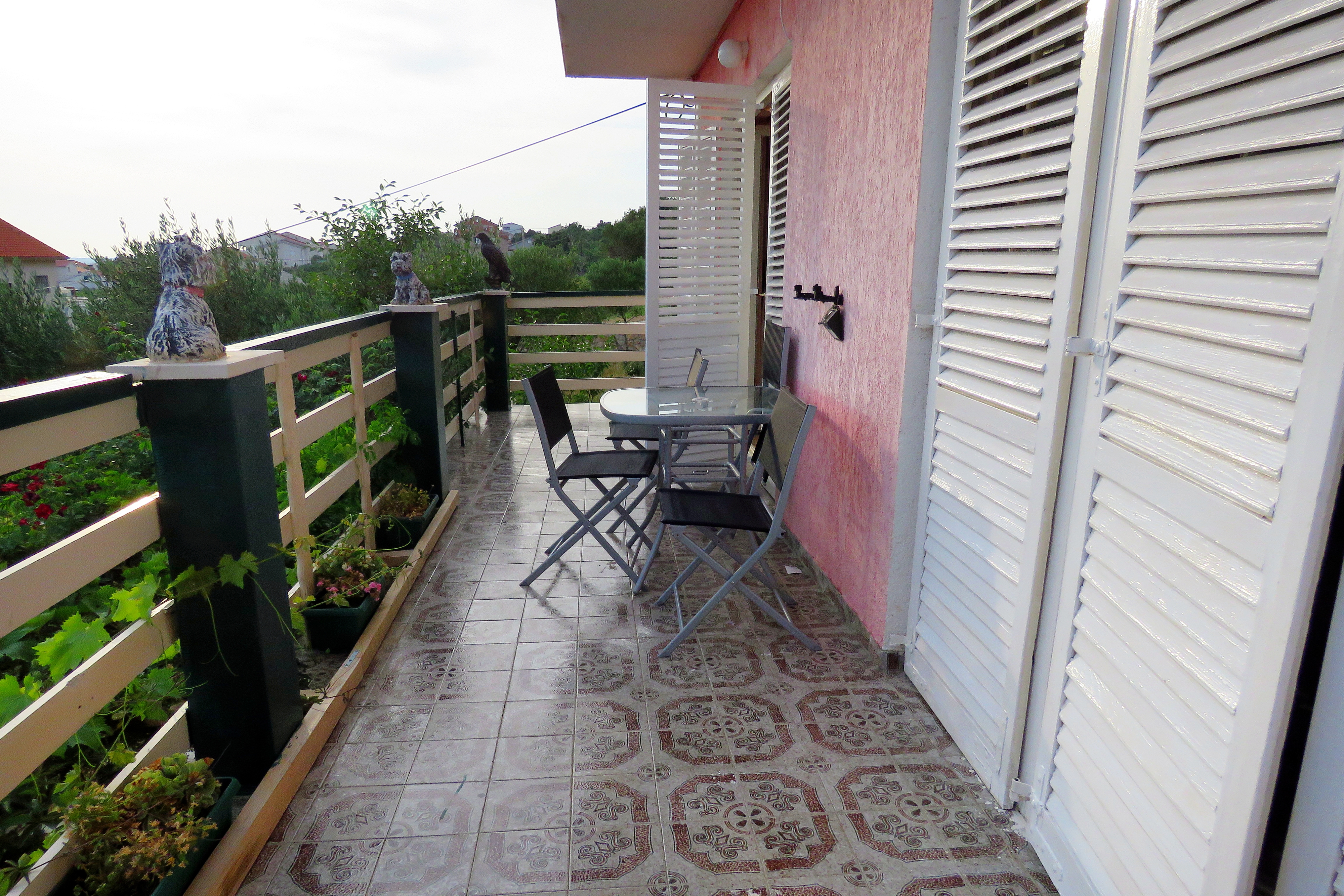 One bedroom apartment with terrace and sea view Barbat, Rab  A-b