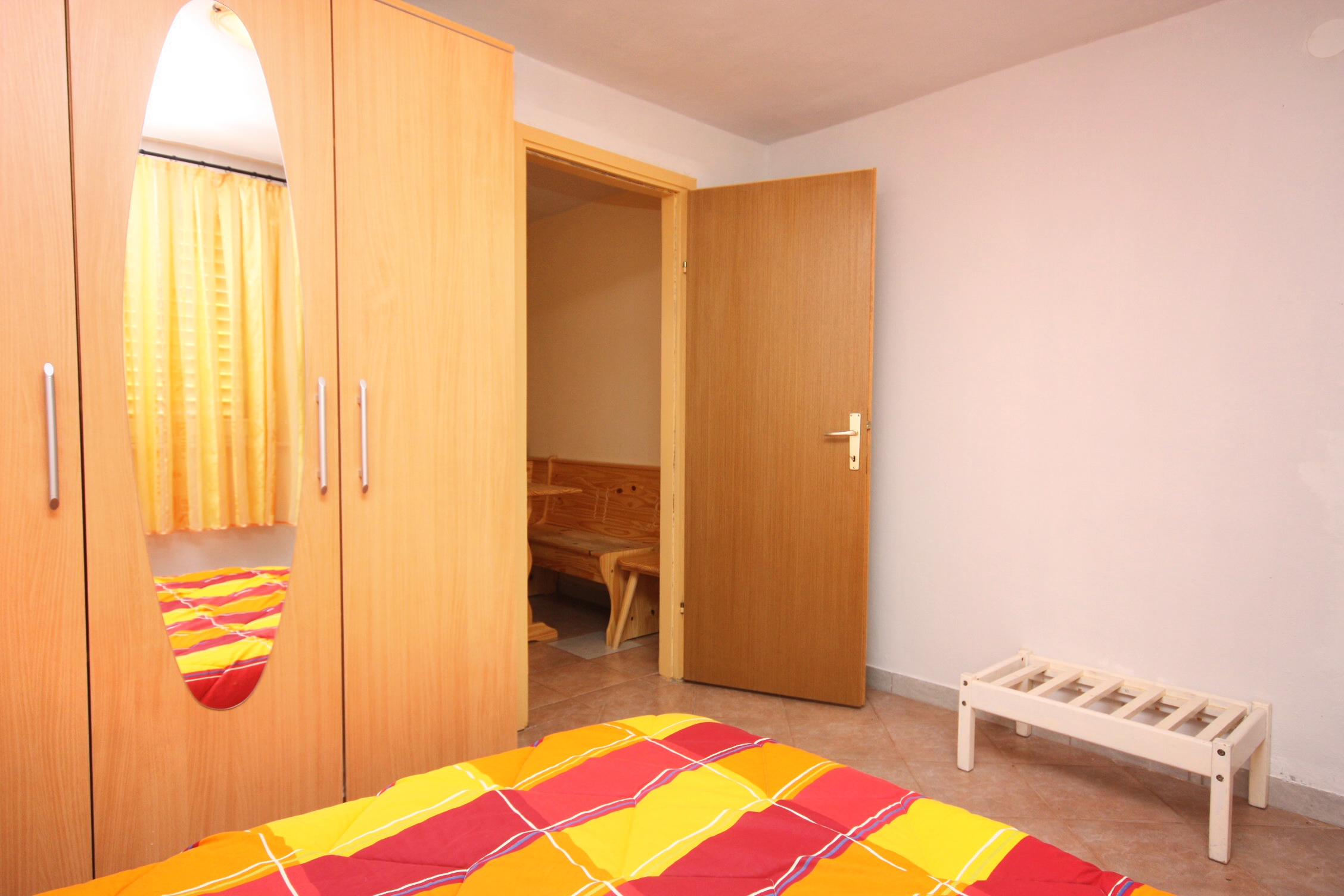 One bedroom apartment with terrace and sea view Barbat, Rab  A-c