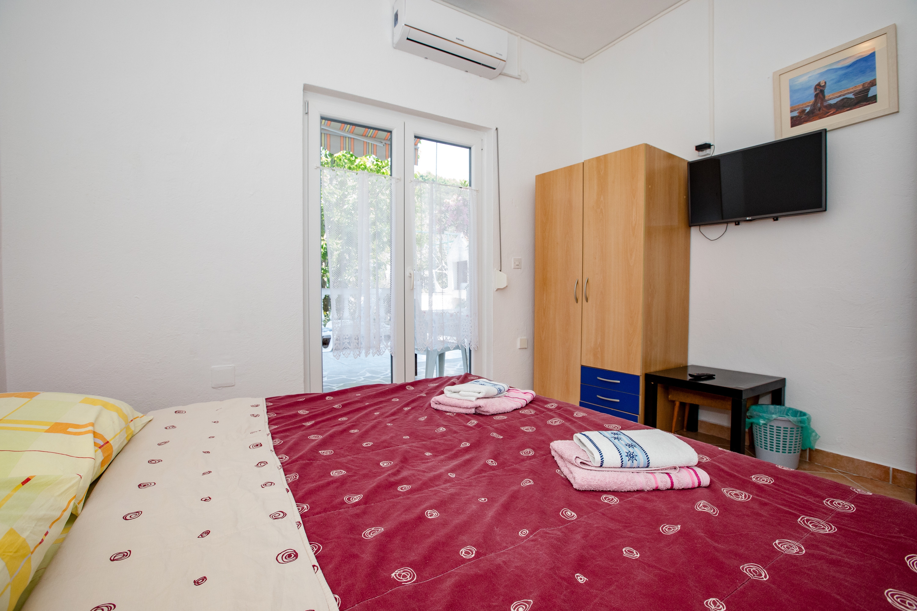 Three bedroom apartment with terrace Palit, Rab  A-a