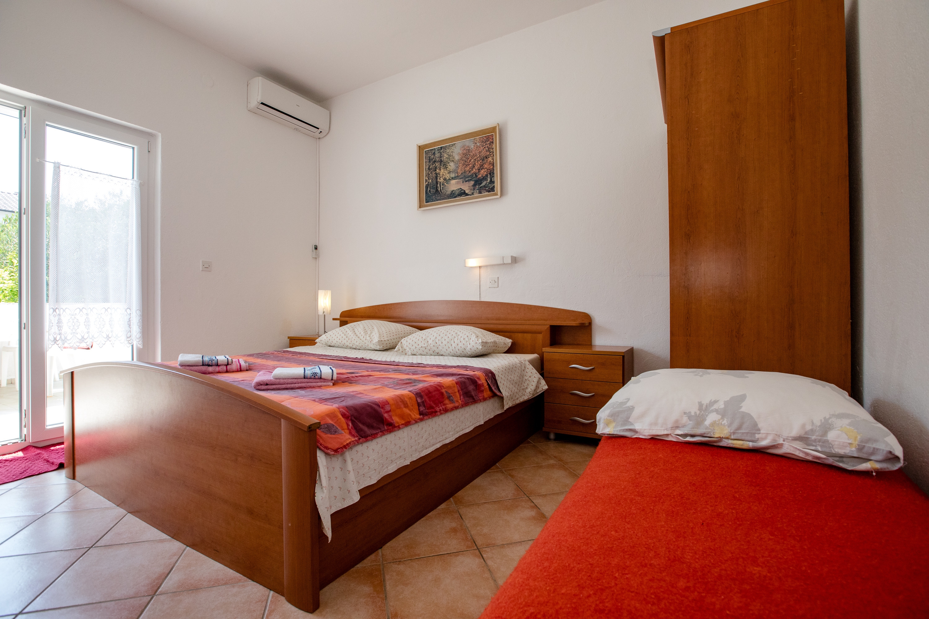 Three bedroom apartment with terrace Palit, Rab  A-a