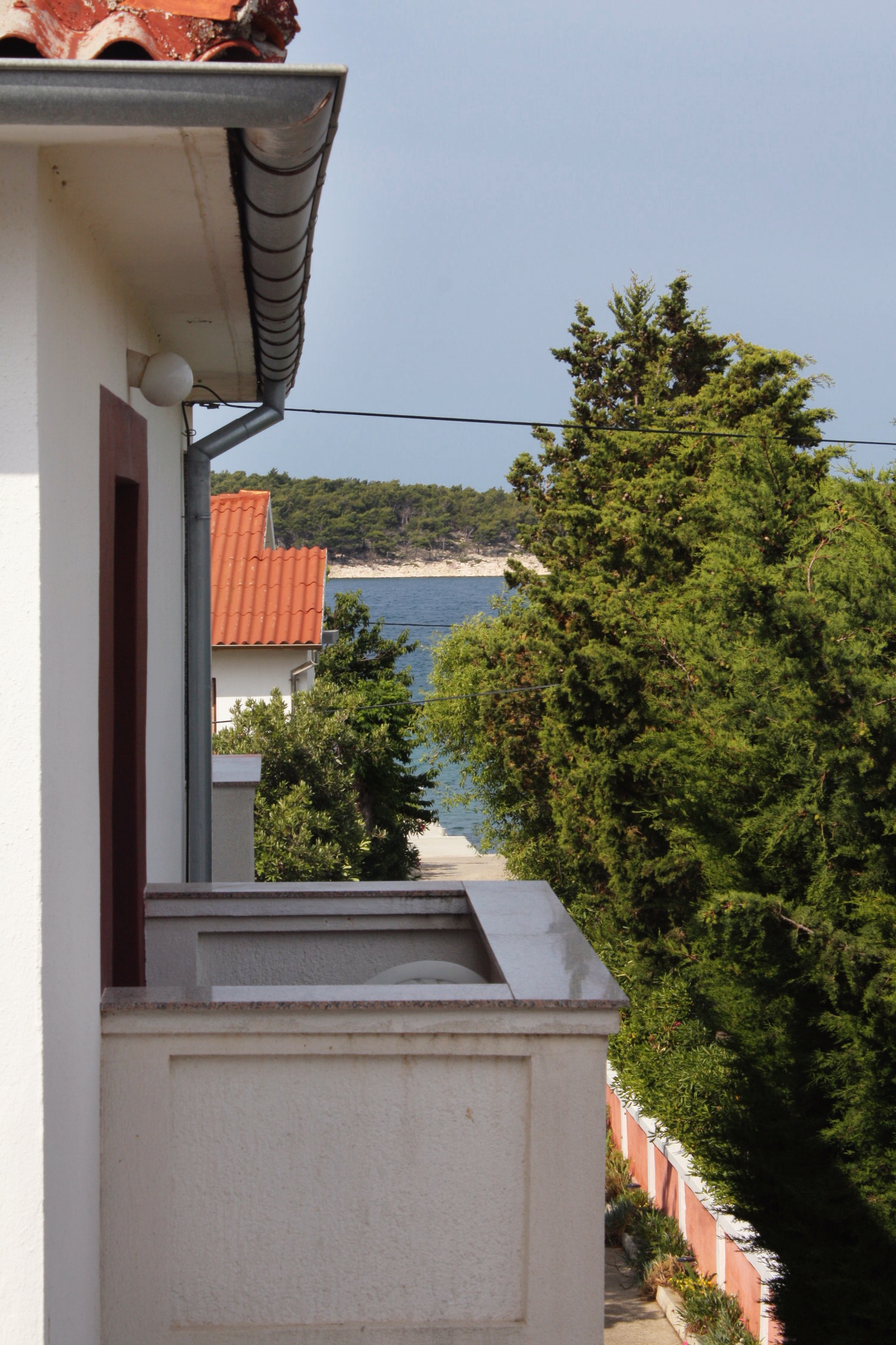 Two bedroom apartment with balcony and sea view Barbat, Rab  A-a