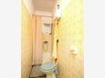 Bathroom Barbat, Bathroom in the room.