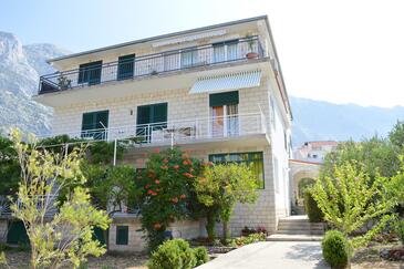 Property Baška Voda, Makarska, Property 500 - Apartments with pebble beach.
