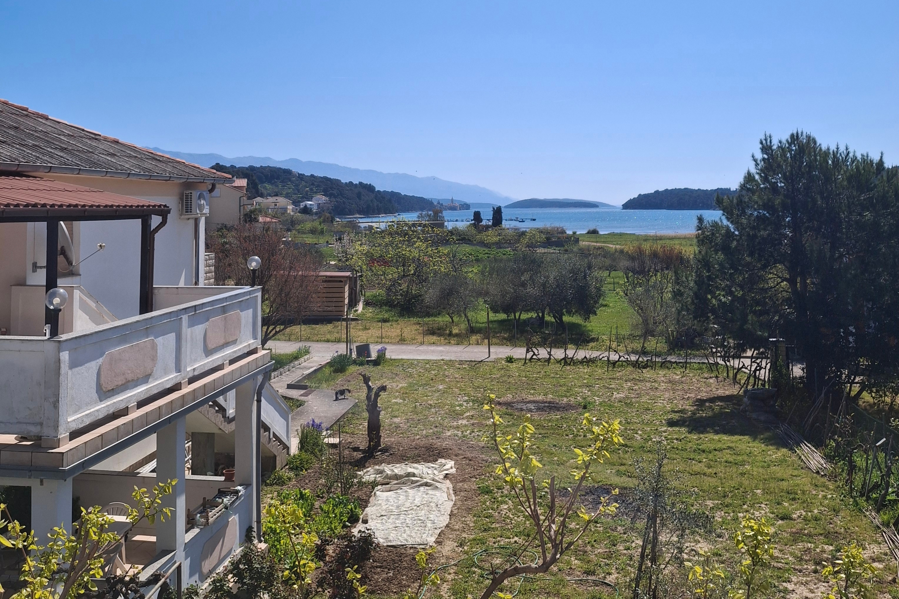 One bedroom apartment with balcony and sea view Kampor, Rab  A-a