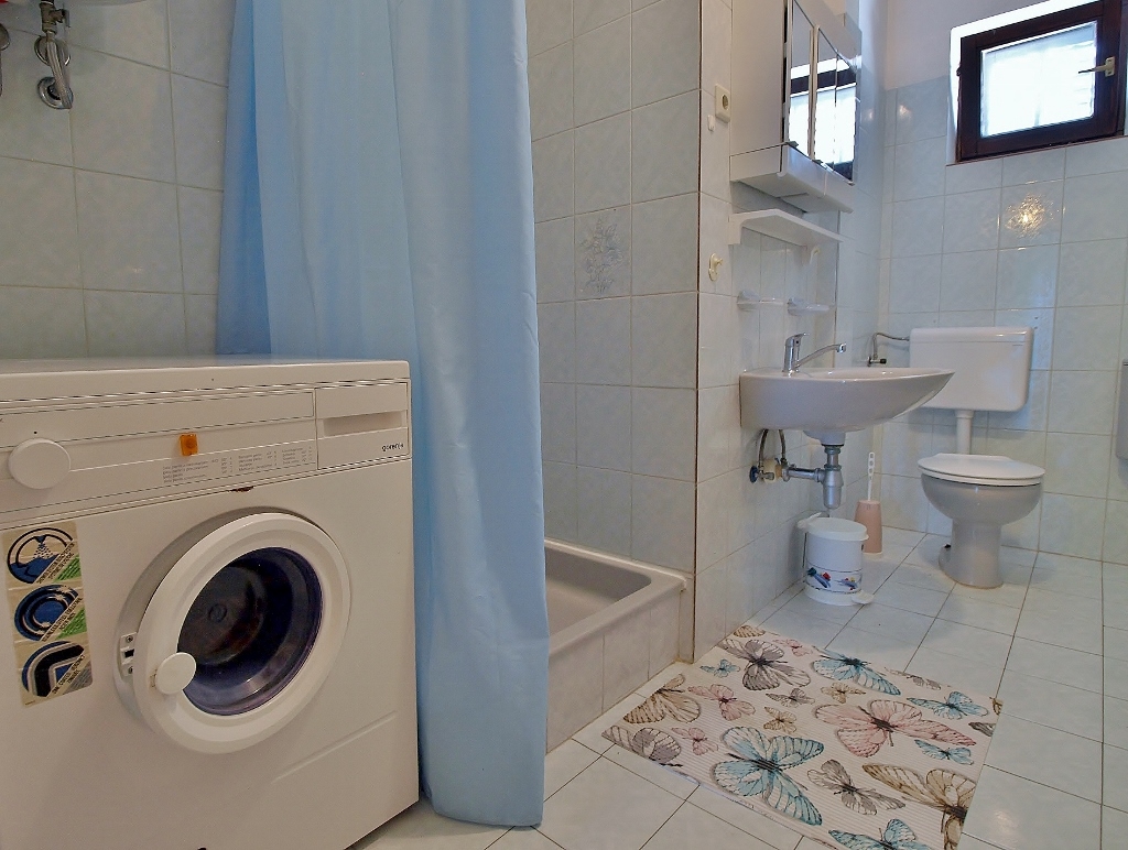 One bedroom apartment with balcony and sea view Kampor, Rab  A-a